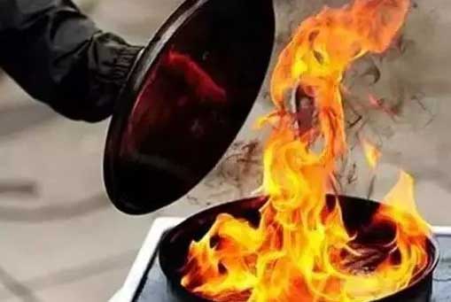 油鍋起火 油鍋起火