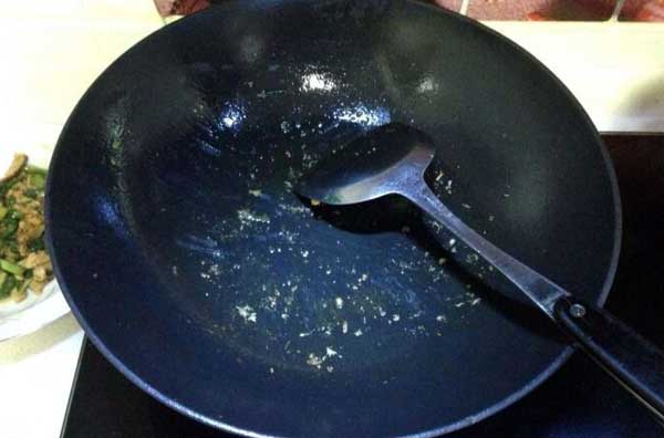 電熱鍋食物殘渣危害大 電熱鍋食物殘渣危害大